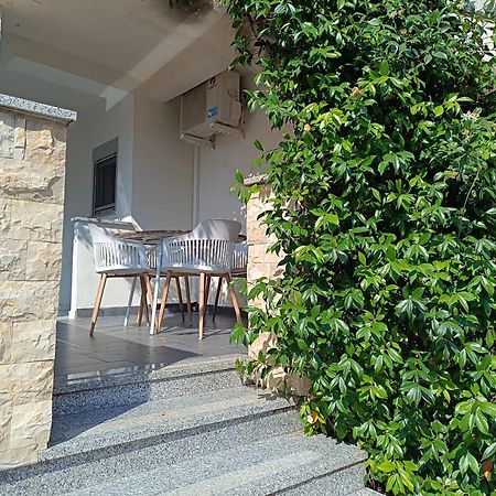 Apartmani Emilio Novalja Buitenkant foto