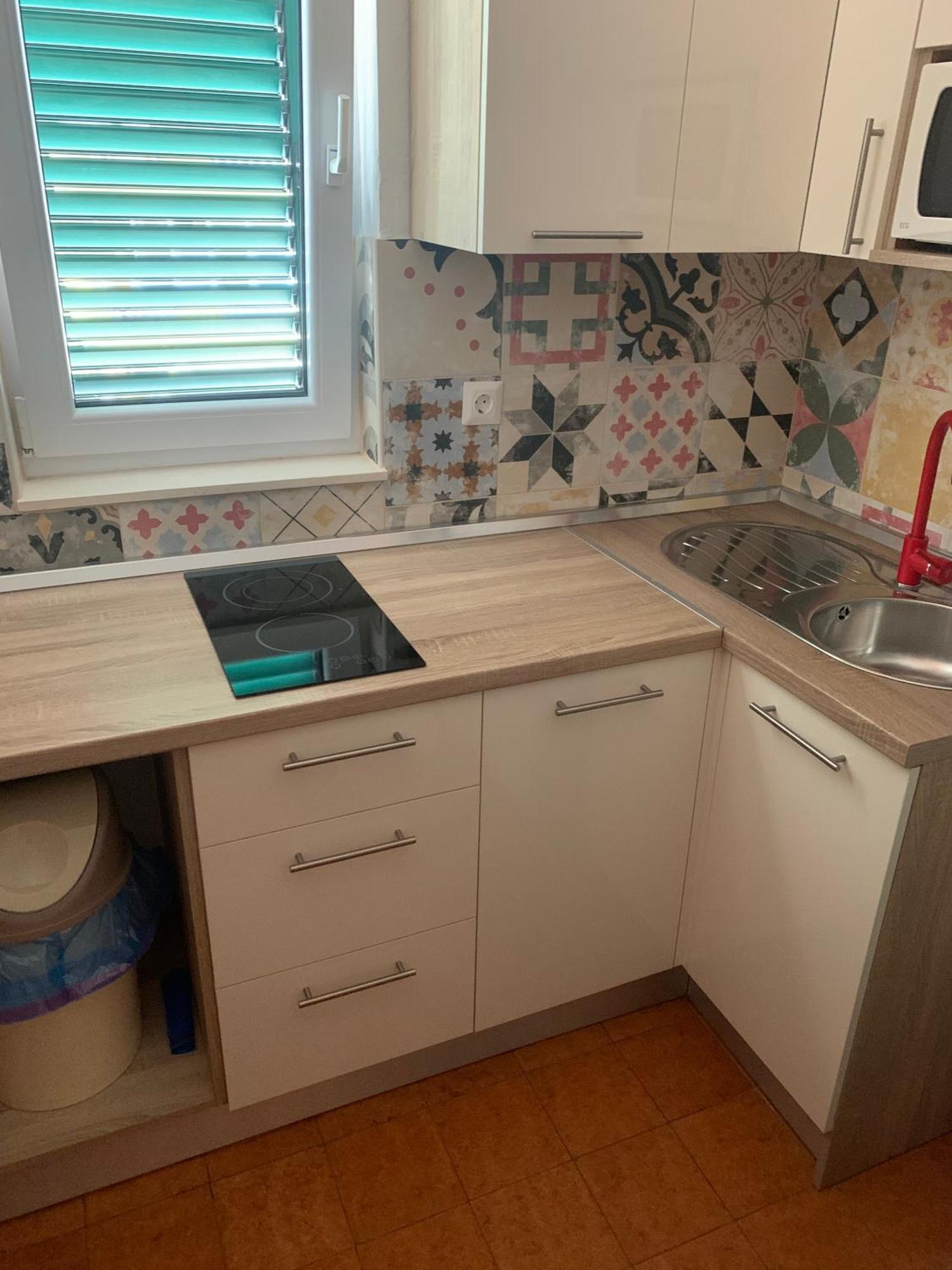 Apartmani Emilio Novalja Kamer foto