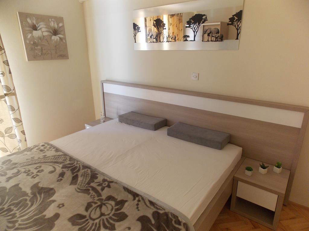 Apartmani Emilio Novalja Buitenkant foto
