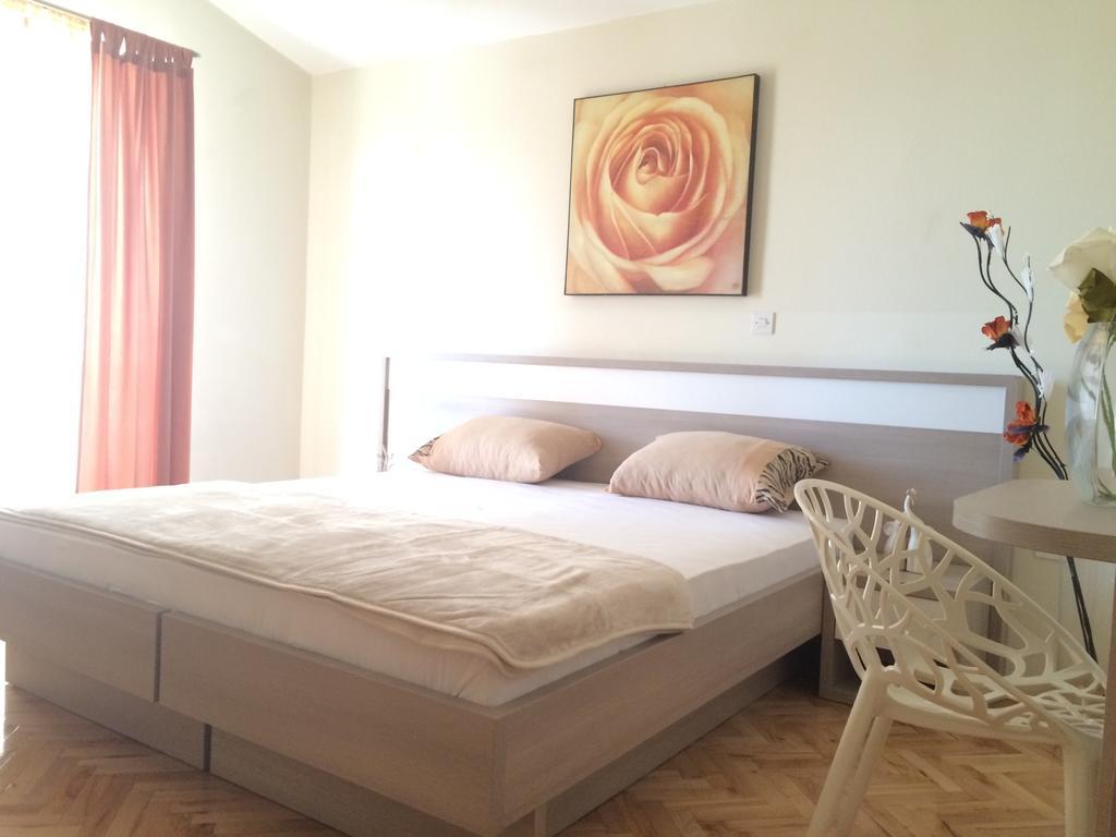 Apartmani Emilio Novalja Kamer foto