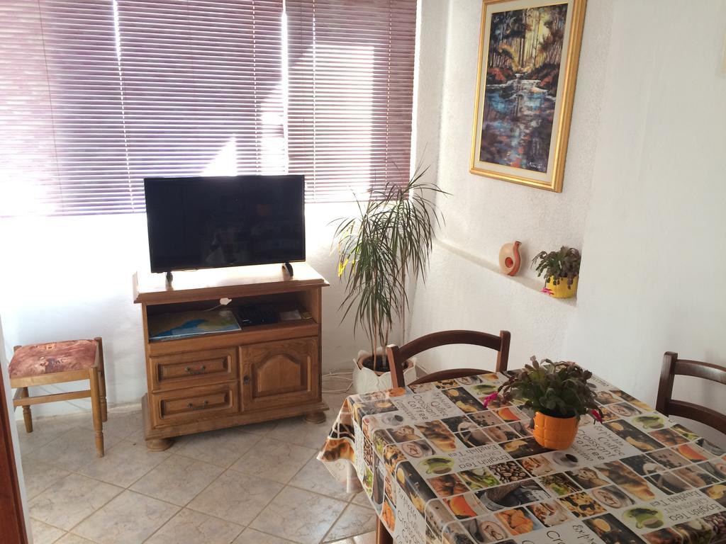 Apartmani Emilio Novalja Buitenkant foto
