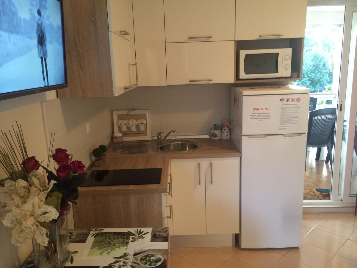 Apartmani Emilio Novalja Buitenkant foto