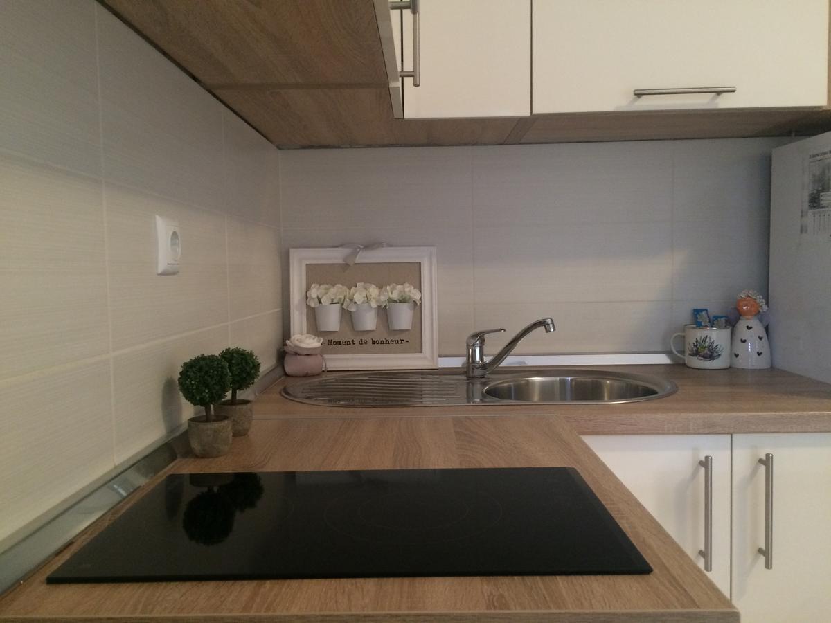 Apartmani Emilio Novalja Buitenkant foto