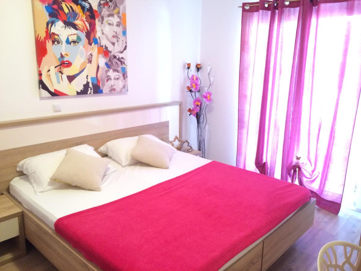 Apartmani Emilio Novalja Buitenkant foto