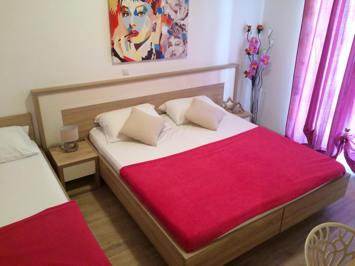 Apartmani Emilio Novalja Buitenkant foto