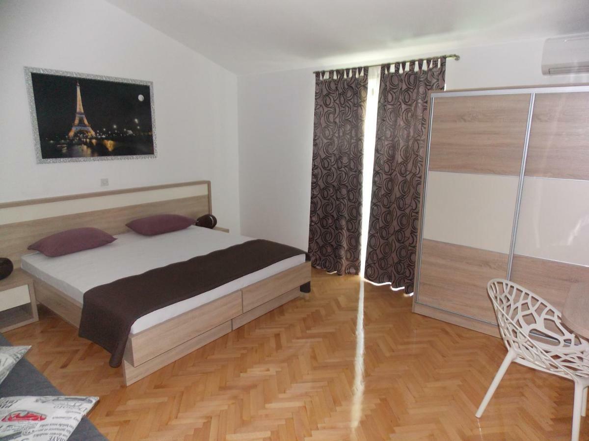 Apartmani Emilio Novalja Kamer foto