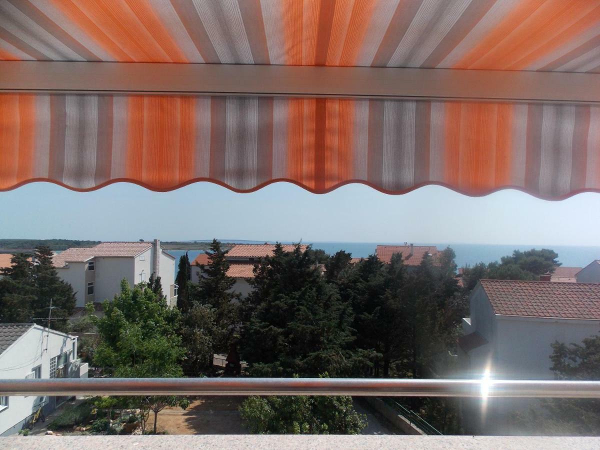 Apartmani Emilio Novalja Kamer foto