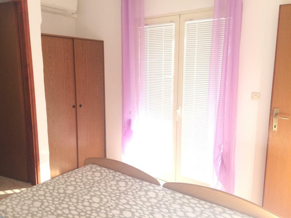 Apartmani Emilio Novalja Buitenkant foto