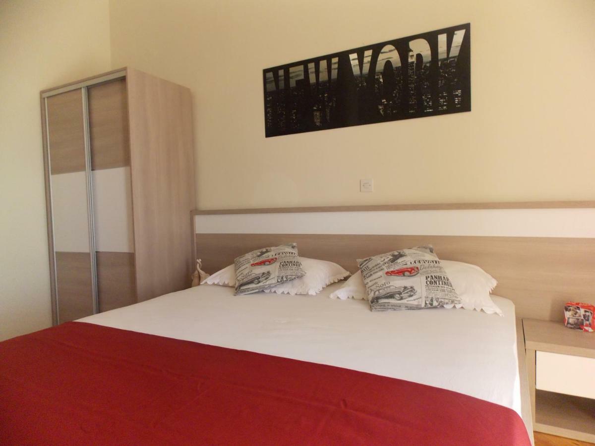 Apartmani Emilio Novalja Kamer foto